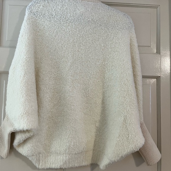 BCBGMaxazira cream colored sweater  with dolman sleeves XXS. Never worn - Picture 4 of 4